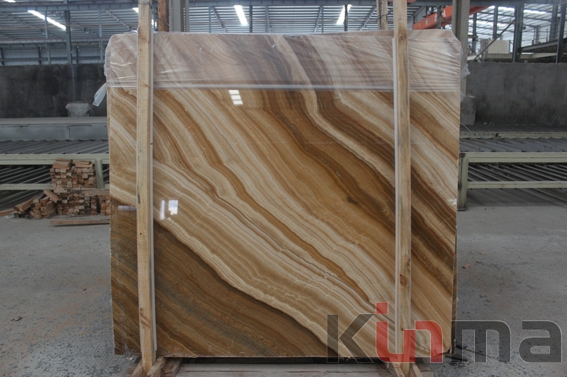 Wood vein onyx slab