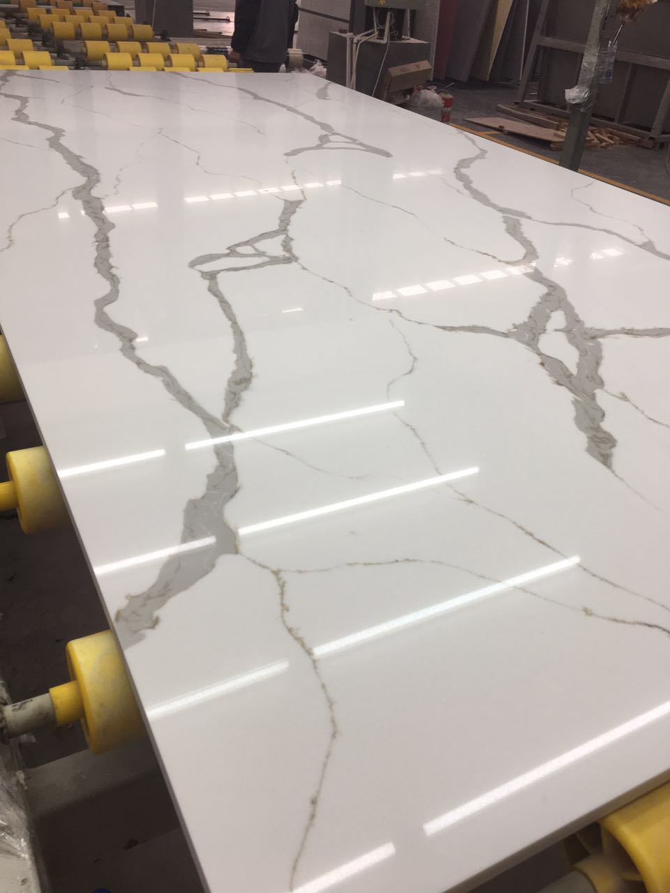 Calacatta quartz CT130